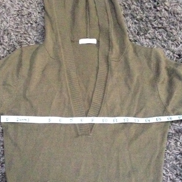Long sleeve lightweight V-neck sweater hoodie - Picture 5 of 7